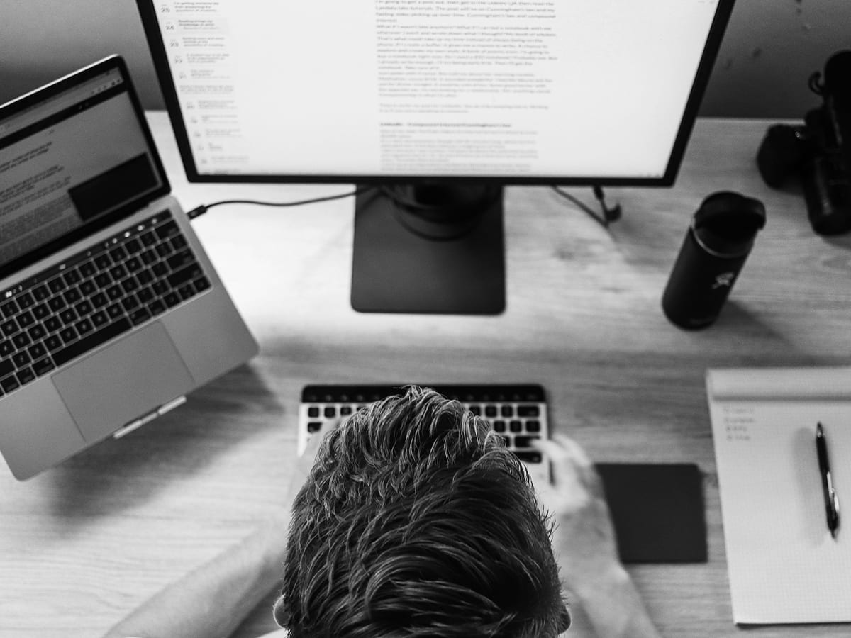 Dashboard Vercel avec déploiements de PR successifs et graphique de Core Web Vitals